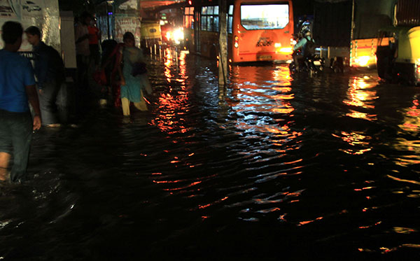 ಬೆಂಗಳೂರು: ಧಾರಾಕಾರ ಮಳೆಗೆ ಐವರ ಬಲಿ